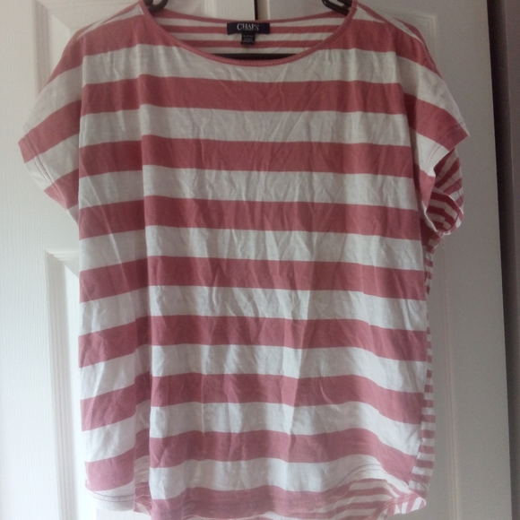 Chaps t-shirt for summer longer in the back, short in the front never worn it ! - Picture 2 of 3